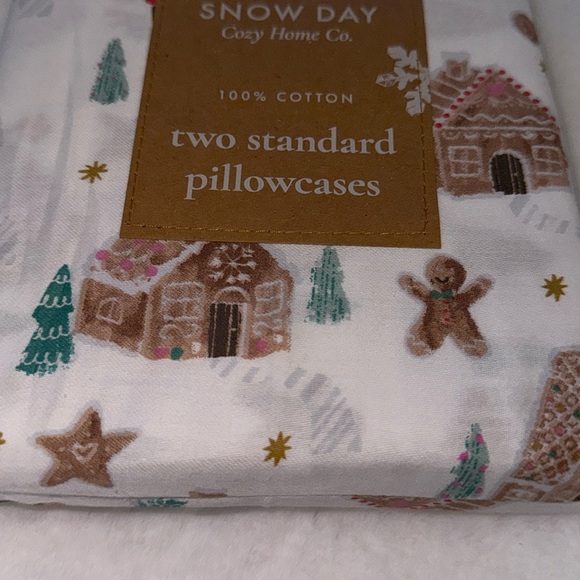 2024 Christmas Holiday gingerbread house and man standard 2 pillowcases  - Picture 4 of 6